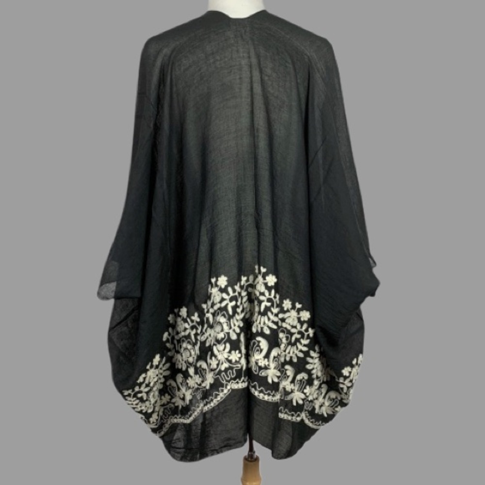 Black Kimono with Creamy White Embroiders - Picture 4 of 8